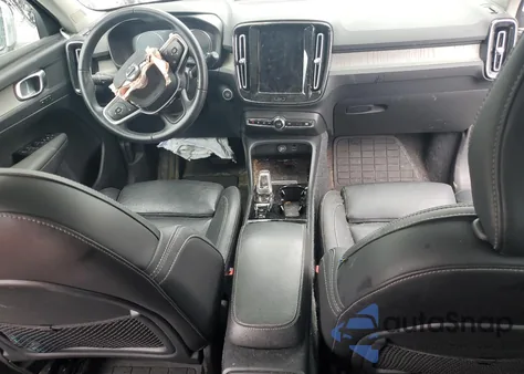 2021 Volvo Xc40 T5 Inscription z USA, uszkodzony, nr VIN YV4162UL5M2570070